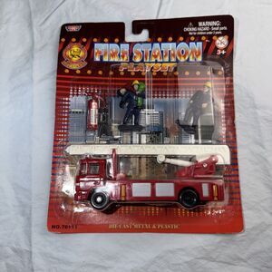 Die-Cast Fire Station Playset Firetruck No. 76111 Motor Max Vintage 2002 New